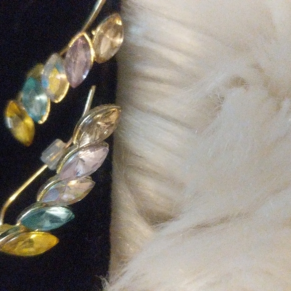 Jewelry - Beautiful multi color wire earrings